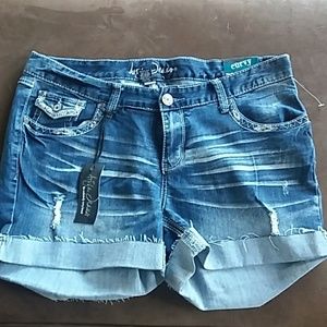 Nwt plus size distressed denim shorts